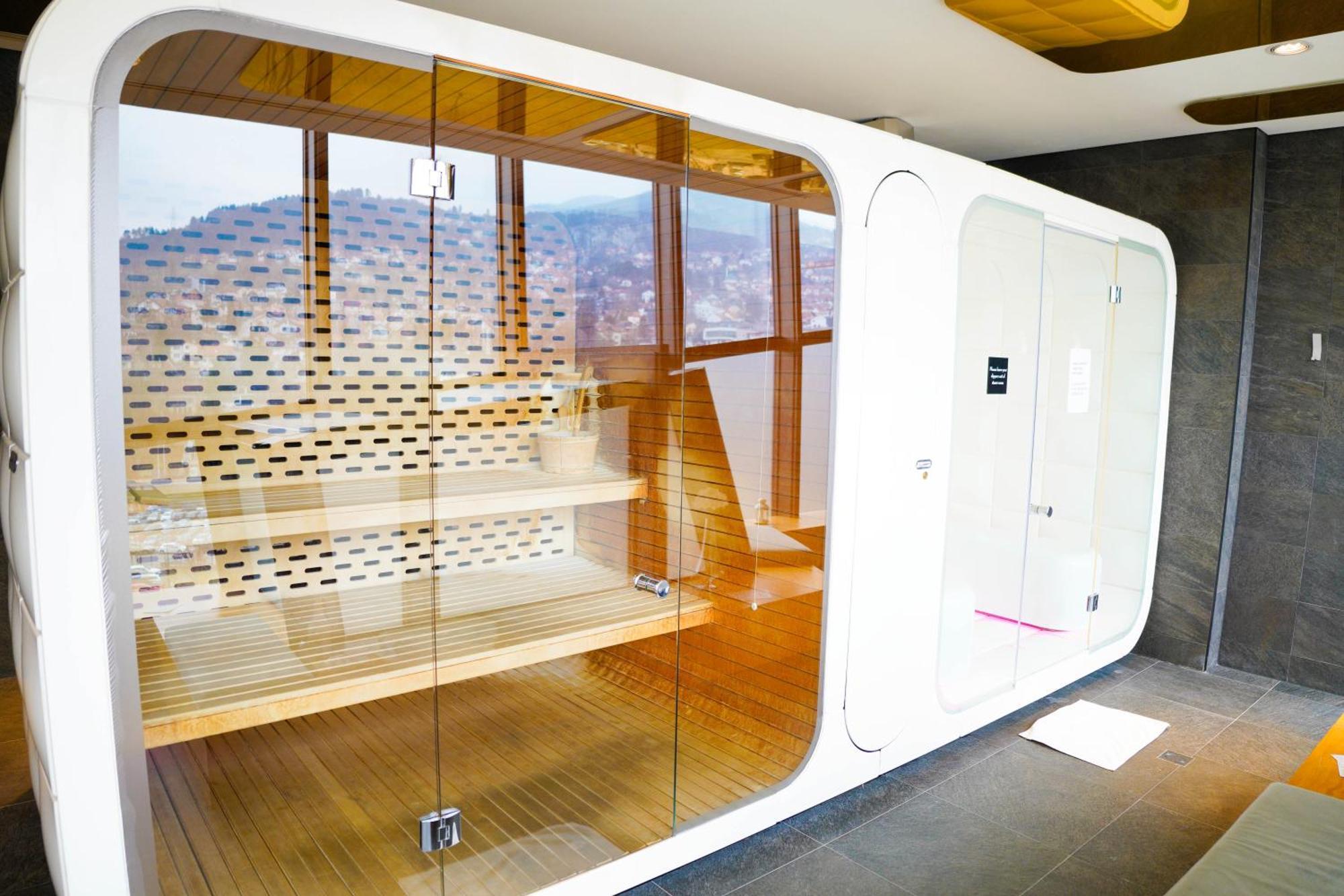 Swissotel SJJ Extérieur photo A shower cabin