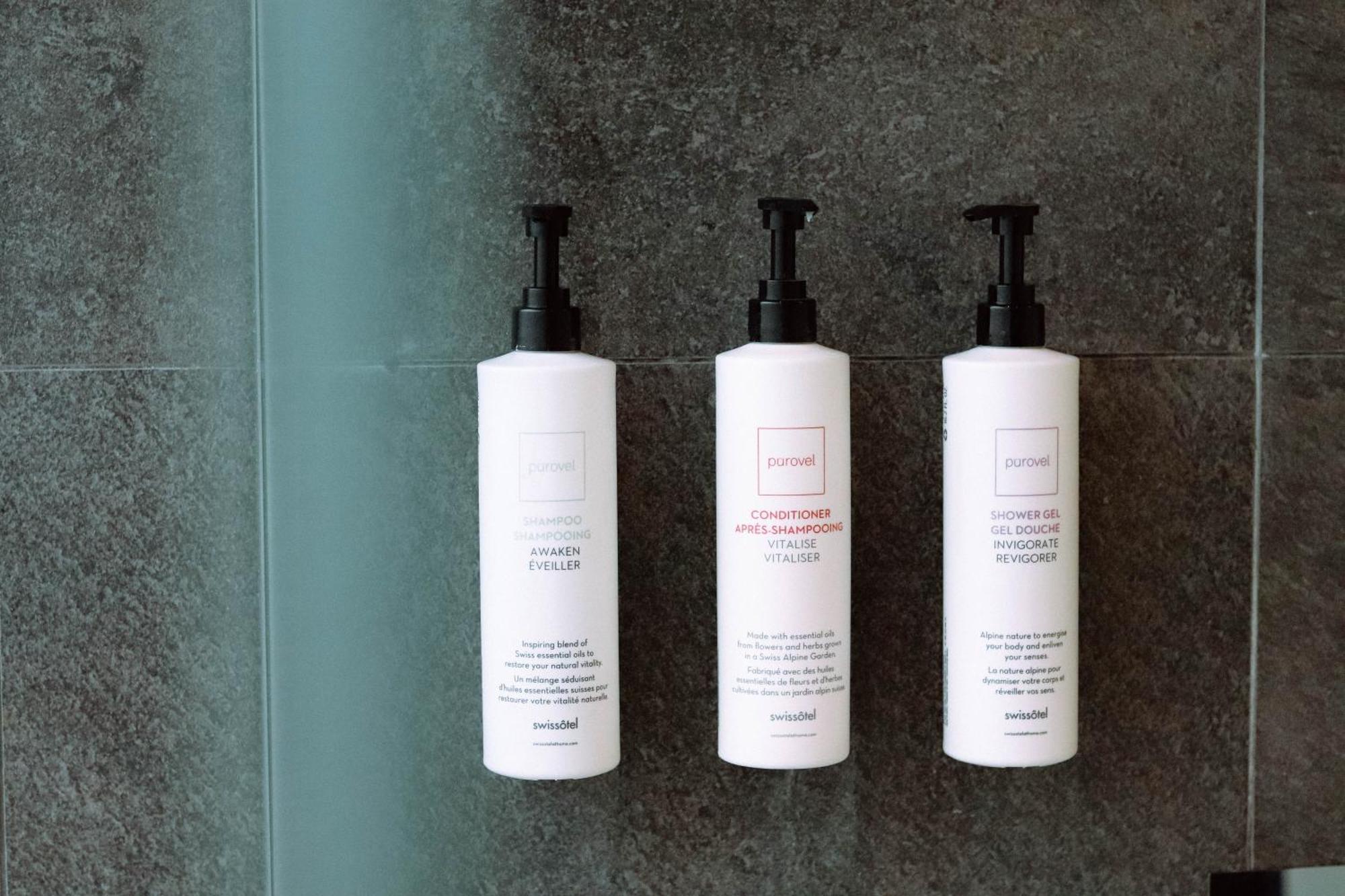 Swissotel SJJ Extérieur photo Shampoo, conditioner and body wash