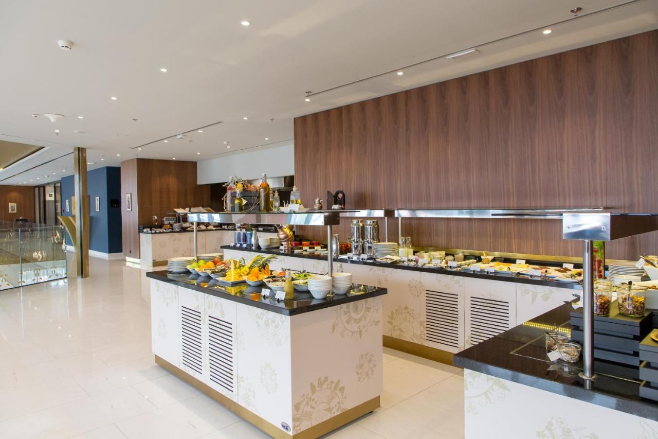 Swissotel SJJ Extérieur photo The buffet at the lounge